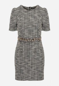 Czarno-Biała Sukienka Mini Dopasowana z Ozdobnym Łańcuchem Piavia