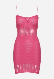 Fuksjowa Dopasowana Sukienka Mini z Ażurowymi Wstawkami i Ozdobnym Dekoltem Jazlen