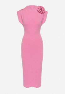 Różowa Sukienka Midi Dopasowana z Ozdobną Broszką w Kształcie Kwiatka Agnolia
